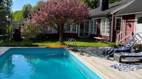Charming property with private pool, Märsta